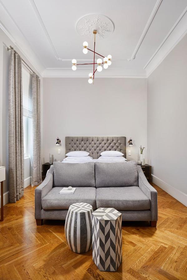 Signature Suite Balcony & Acropolis View